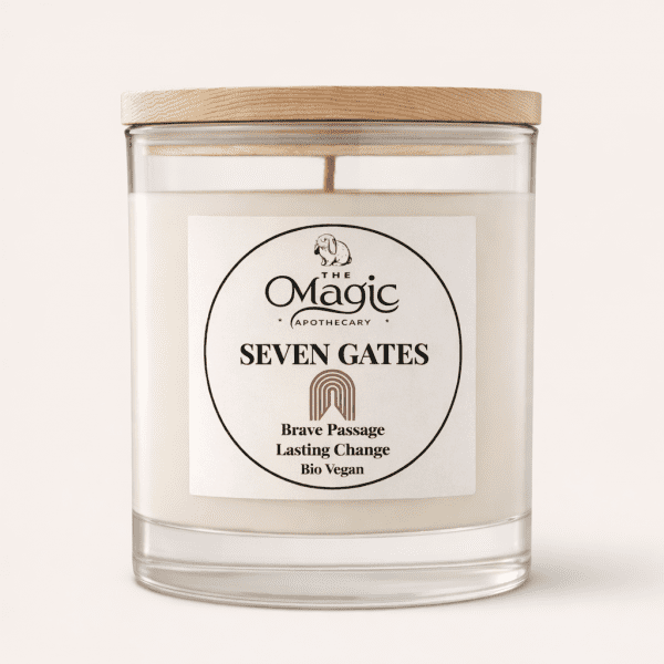 Seven Gates, candela aromaterapica, vaso di vetro con coperchio in legno, etichetta frontale, per coraggio e trasformazione, The Magic Apothecary
